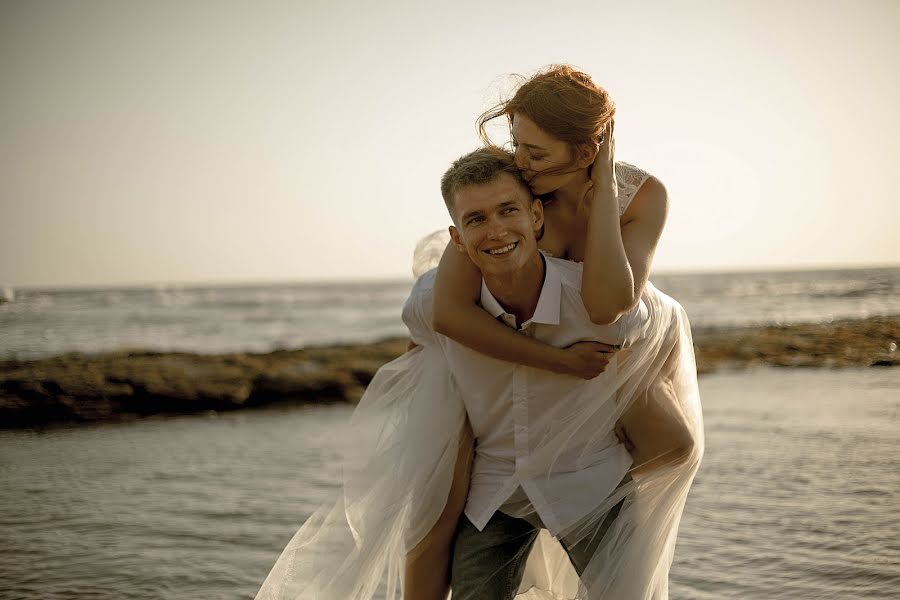 Fotógrafo de casamento Kseniya Repenko (repenko). Foto de 18 de fevereiro 2019