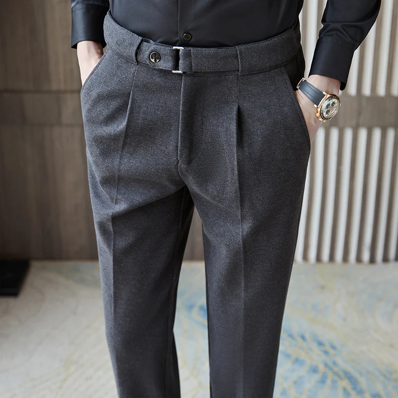 Calças de terno de lã masculinas, estilo business casual. Conforto e elegância para o dia a dia, ideais para trabalho e eventos sociais.