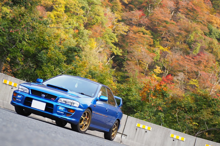 インプレッサ WRX STIの紅葉と愛車・ドライブ・早朝ドライブ・紅葉狩りに関するカスタム事例の投稿画像4枚目