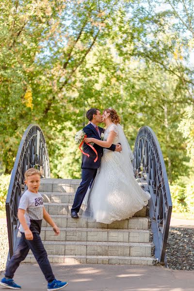 Fotógrafo de casamento Nargiza Latypova (photovruki1). Foto de 17 de setembro 2019