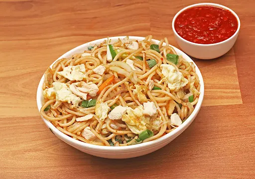 Chicken Hakka Noodles [600 Ml]