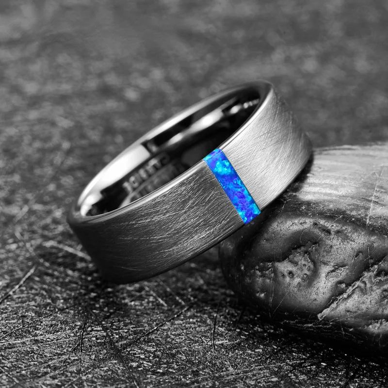 8mm brede geborstelde herenring van wolfraamstaal, slijtvast en stijlvol. Ideaal voor dagelijks gebruik of als duurzaam cadeau.