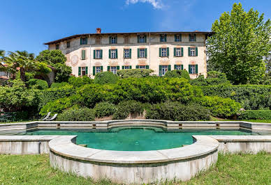 Propriété avec piscine et jardin 2