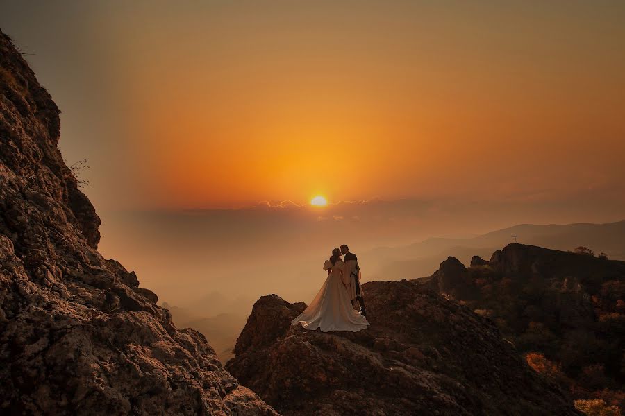 Hochzeitsfotograf Tornike Saakadze (tsaaka). Foto vom 12. November 2021