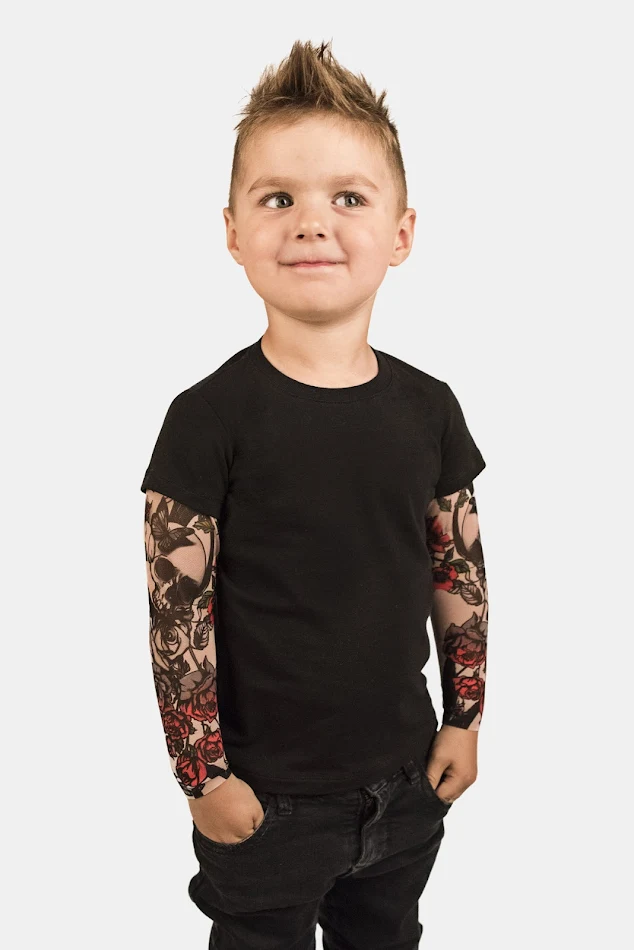 Tatuagens falsas de duas peças para um visual incrível sem arrependimentos. Fáceis de aplicar e remover, perfeitas para eventos e experimentar.