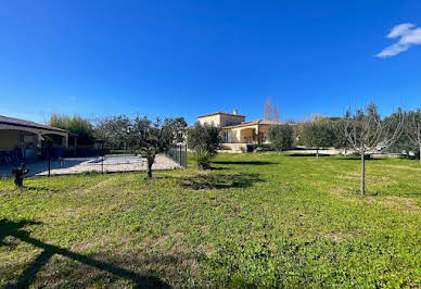 Maison avec piscine et terrasse 2