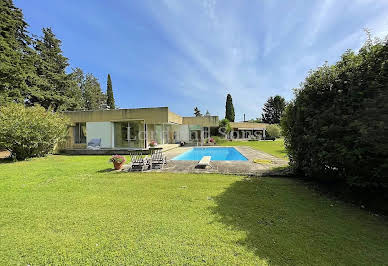 House with pool and terrace 10