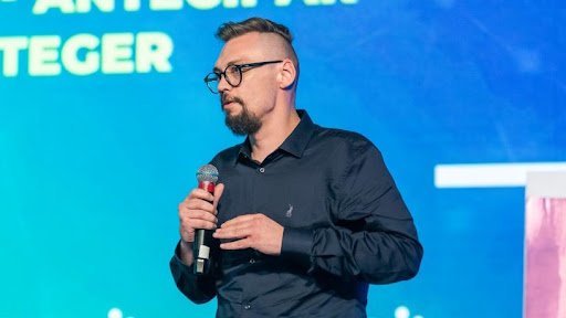 Jacob O'Brien Speaking at MOZTECH.