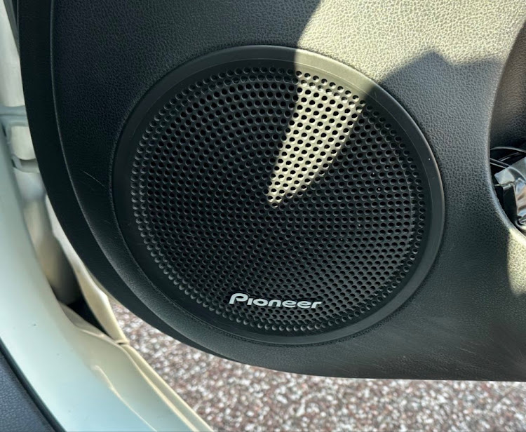 ノートのPIONEER / carrozzeria・ノート・E12前期・TS-ST910・スーパーツイーターに関するカスタム事例の投稿画像2枚目