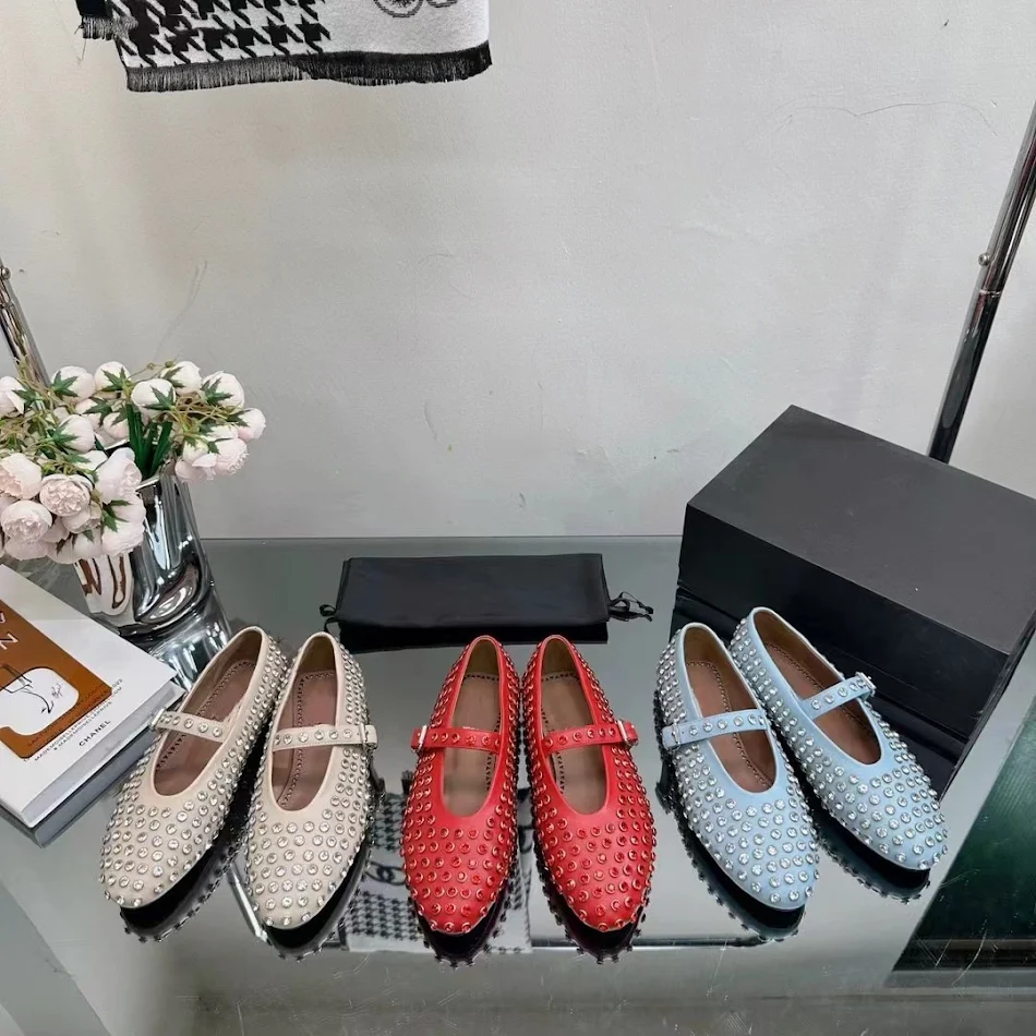 Sapatos Rivet Full Diamond com bico redondo