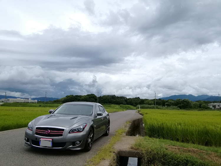 フーガの大気が不安定の空・スーパーセル？・時間差に関するカスタム事例の投稿画像3枚目