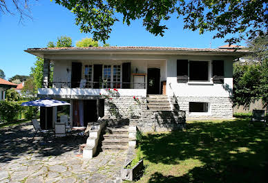 House with garden and terrace 2