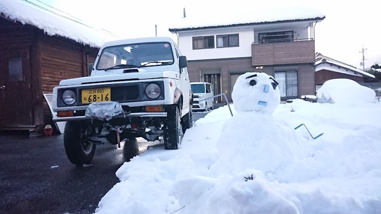 ジムニーの大雪⛄・雪かき⛄・雪だるま⛄・大晦日・みなさん 良いお年をお迎え下さい❗😉に関するカスタム事例の投稿画像1枚目