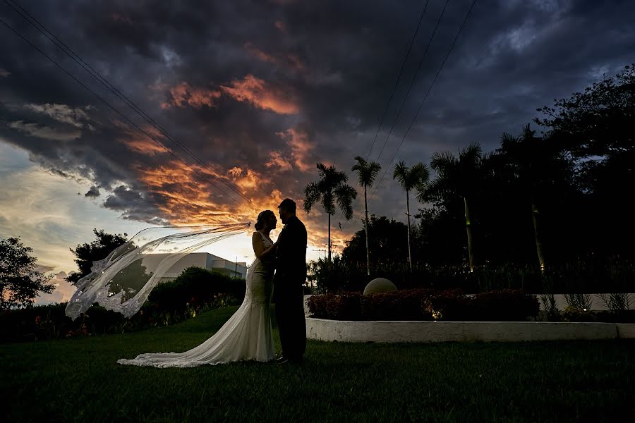 Fotografo di matrimoni John Palacio (johnpalacio). Foto del 17 agosto 2021