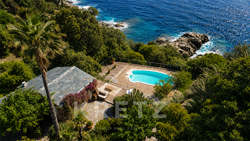 Seaside villa with pool and garden 1