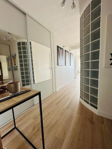 Location meublée appartement 3 pièces 94 m² à Puteaux (92800), 4 000 €