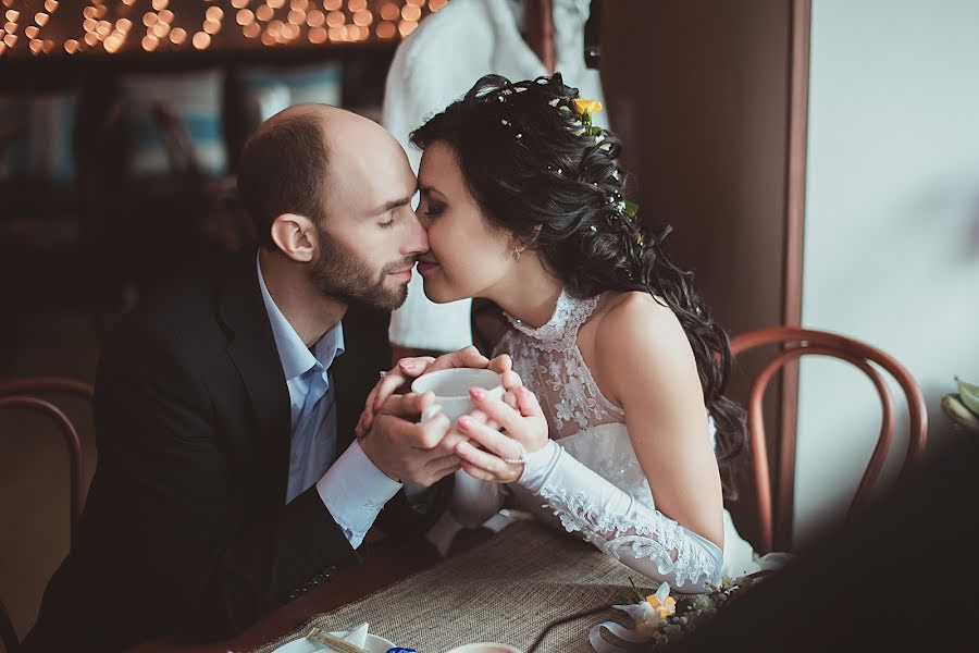 Fotógrafo de casamento Lidiya Beloshapkina (beloshapkina). Foto de 11 de março 2014