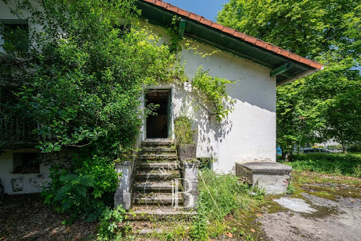 House 4
