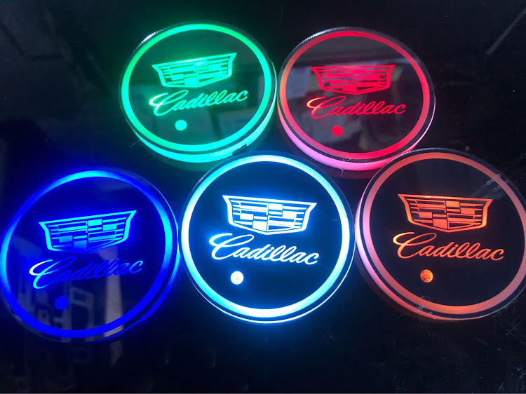 エスカレードのアメ車・キャデラック・ルームランプ交換・バニティランプ交換・非公式品に関するカスタム事例の投稿画像1枚目