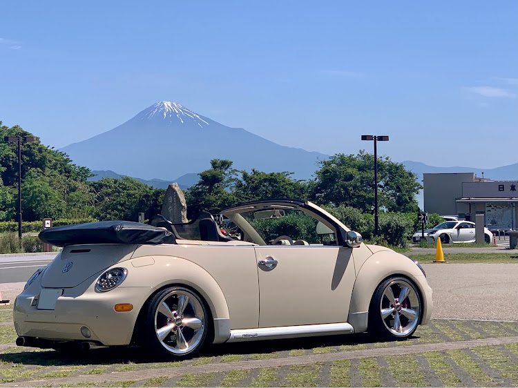 ニュービートル カブリオレの山と愛車・筑西市明野ひまわり畑🌻・明野ひまわりフェスティバル🌻・筑波山・オープンカーのある生活に関するカスタム事例の投稿画像1枚目