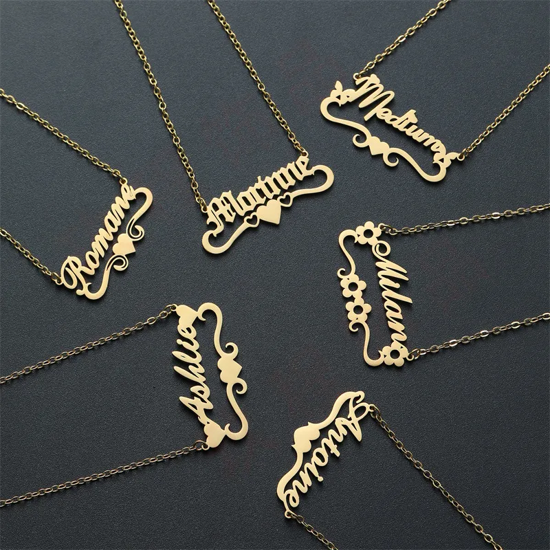 RVS Engelse letter hanger, 18K verguld. Een stijlvol en duurzaam sieraad, ideaal om je eigen stijl te uiten en een persoonlijke touch toe te voegen.