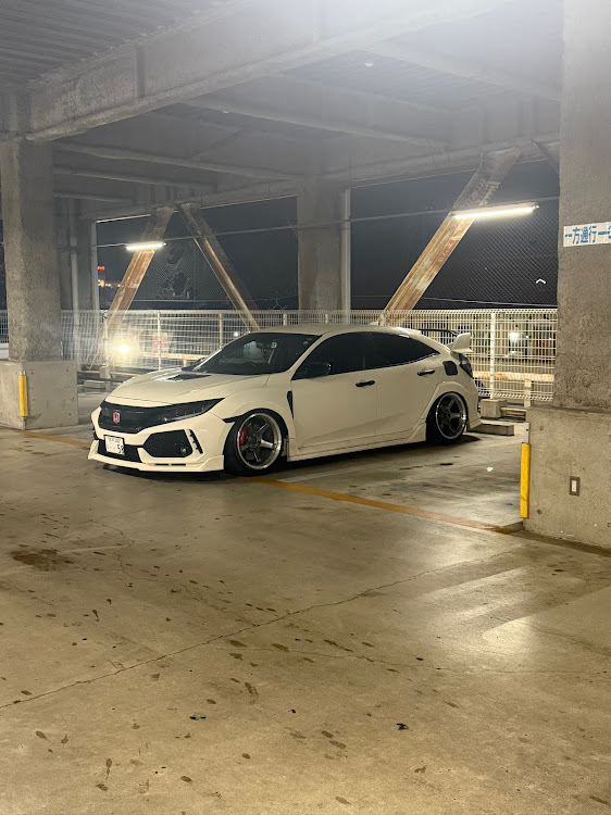 シビックタイプRのアドバン GT ビヨンド・シビックタイプR・78works・fk8に関するカスタム事例の投稿画像1枚目