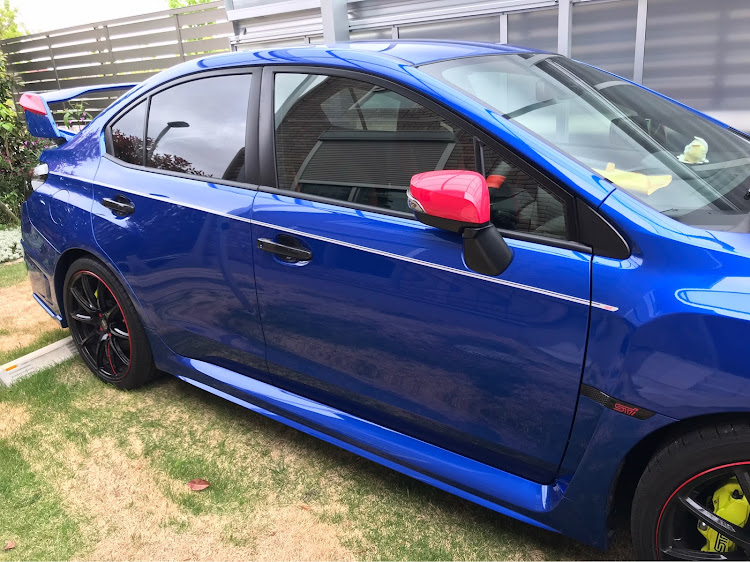 WRX STIのDIY・STI PIN STRIPE・STI フェアに関するカスタム事例の投稿画像1枚目