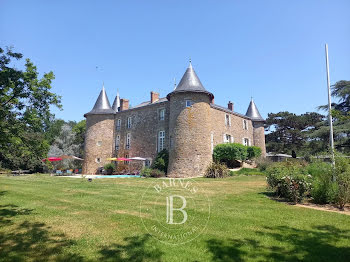 château à Saint-Laurent-sur-Sèvre (85)