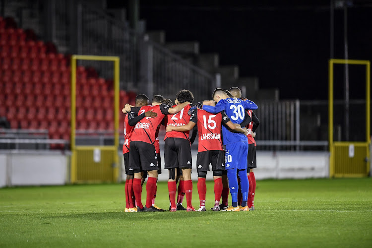 Donkere wolken? Club staat op 90 minuten van 1A, maar wordt door vijf (ex)-spelers dagen voor rechtbank gedaagd