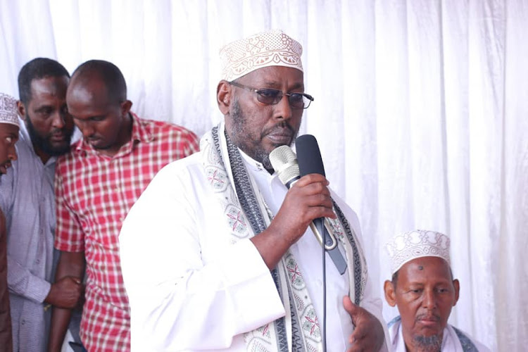 Sheikh Isaack Mohamed speaking at Garissa Governor Ali Korane's residence on Wednesday, June 1.