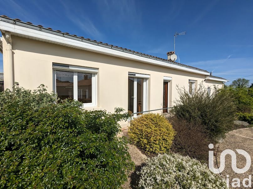 Vente maison 4 pièces 98 m² à Saint-Pierre-du-Chemin (85120), 130 000 €