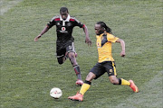 PURPLE PATCH:    Reneilwe Letsholonyane of Kaizer Chiefs tussles   for the ball  with  Sifiso Myeni of Orlando Pirates in a previous match 
          Photo: Veli Nhlapo