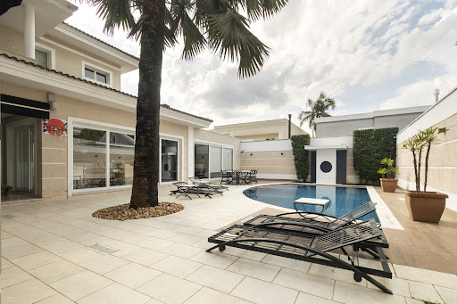 House with pool and garden 1