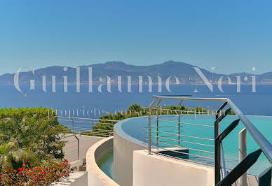 Villa avec piscine en bord de mer 9