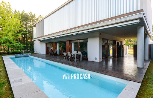 House with pool 3