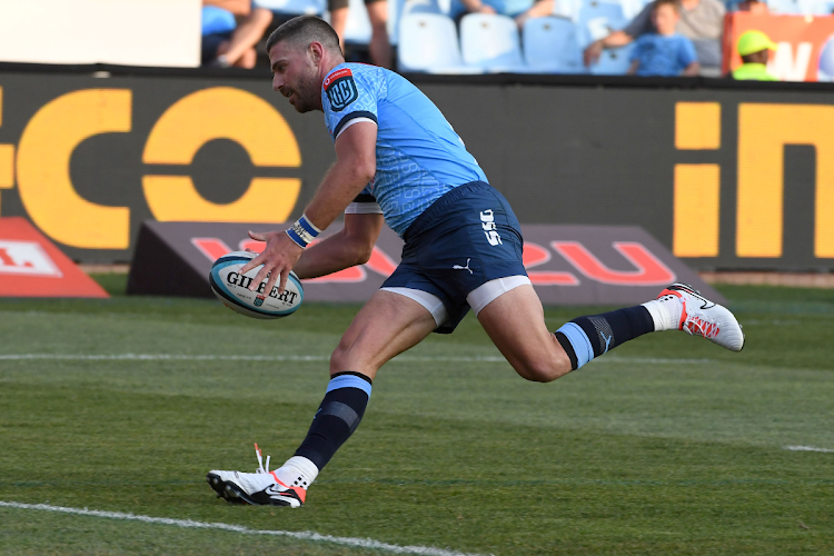 Bulls fullback Willie le Roux scores during the United Rugby Championship match against Connacht at Loftus Versfeld on November 25, 2023.