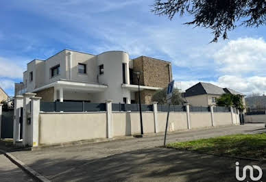 Maison avec piscine et terrasse 16