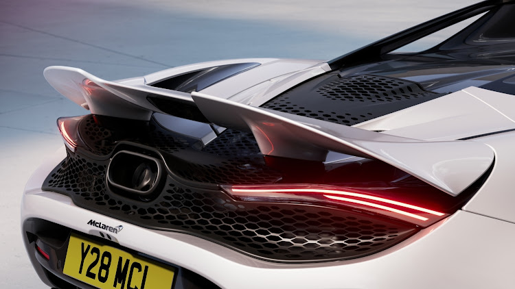 The surface area of the lengthened active rear wing is 20% greater than the wing of the 720S, which optimises aerodynamic efficiency. It's also 1.6kg lighter thanks to its carbon fibre construction.