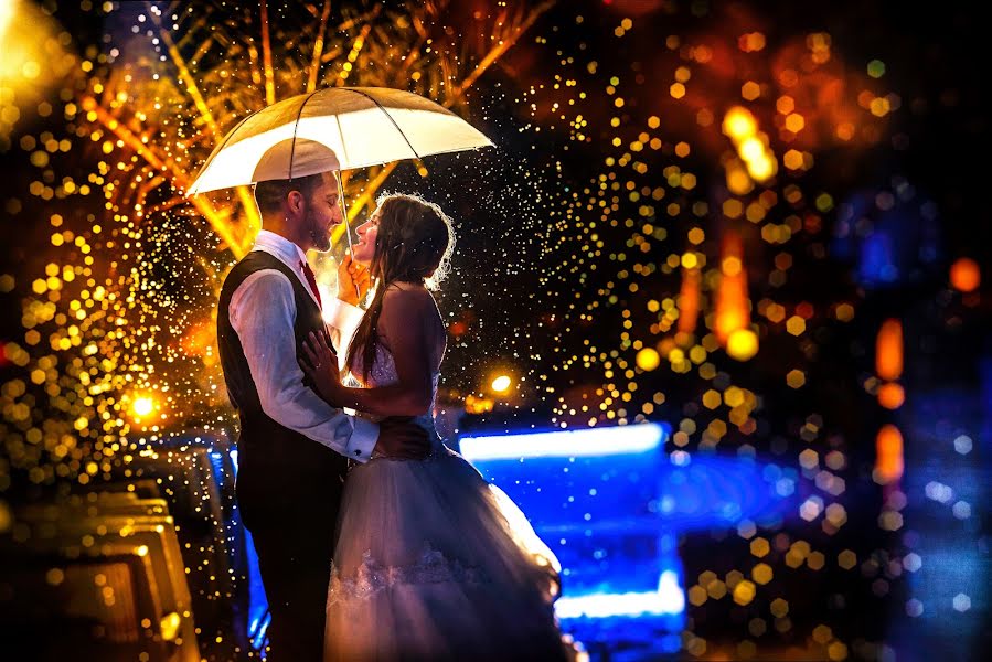 Fotografo di matrimoni Adrian Maruntelu (andryphoto). Foto del 22 aprile 2019