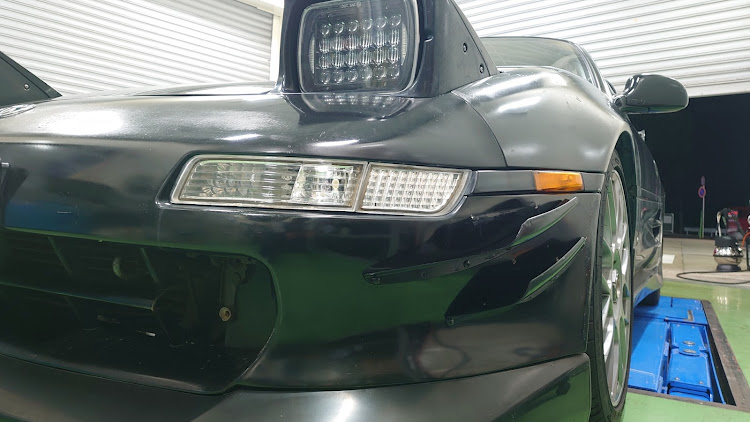 MR2のSW20 MR-2・年前に折れたカナードやっと交換・ローアングルショット・毎日毎日リトラの日に関するカスタム事例の投稿画像4枚目