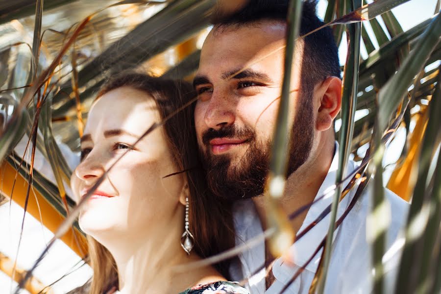 Fotógrafo de casamento Inna Bezverkha (innaletka). Foto de 30 de março 2019