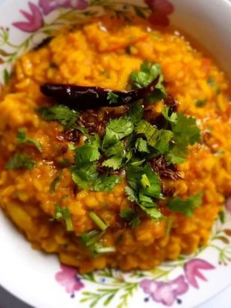 Hara Pyaz Lasooni Khichadi