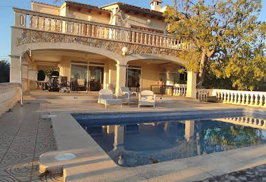 Villa with pool and terrace 3