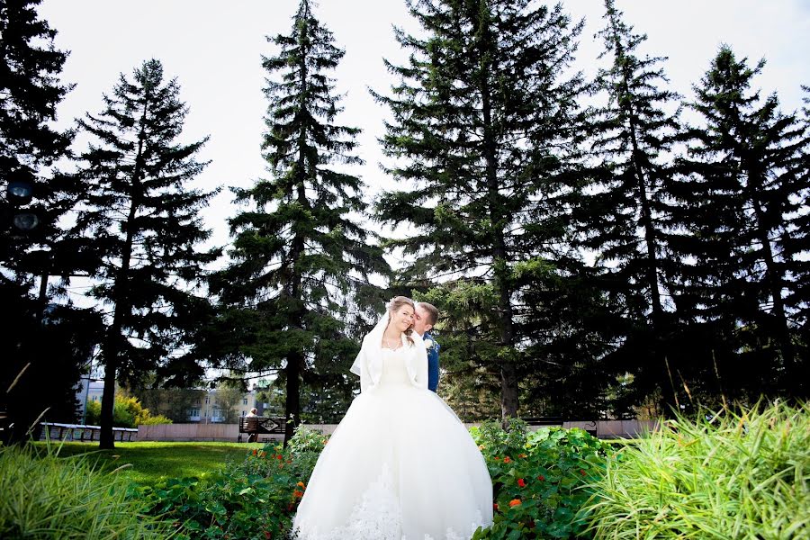 Fotografo di matrimoni Oleg Velichko (ovelichko). Foto del 11 aprile 2015