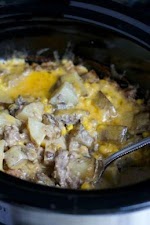 Slow Cooker Hamburger Hash was pinched from <a href="http://www.themagicalslowcooker.com/2015/11/04/slow-cooker-hamburger-hash/" target="_blank">www.themagicalslowcooker.com.</a>