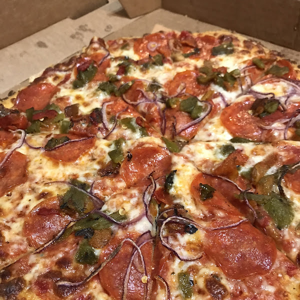 The New Mexican: green Chile, red onion and pepperoni