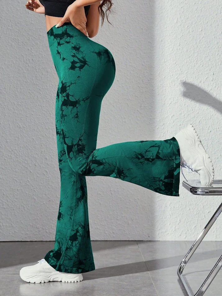 Tie-Dye Schlaghose Nahtlos Gestrickt Hüftlifting. Heben Sie Ihre Kurven stilvoll hervor mit diesen bequemen und trendigen Hosen.