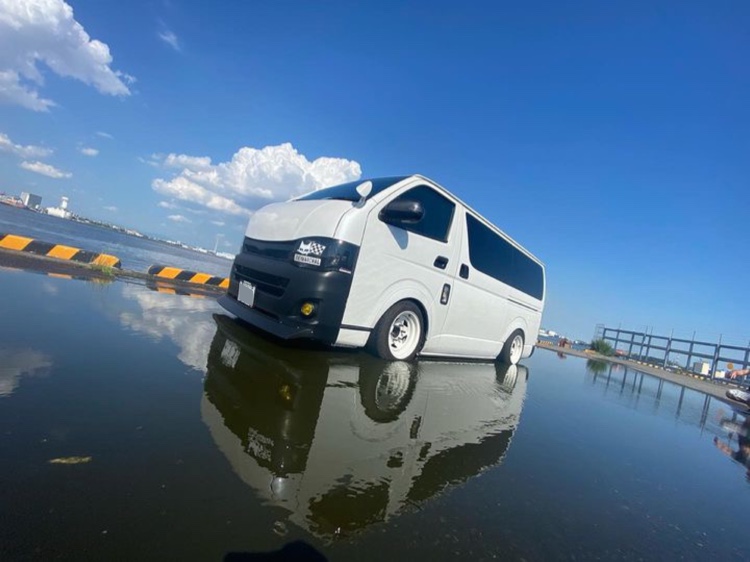 ハイエースバンの水も滴る良い愛車に関するカスタム事例の投稿画像1枚目