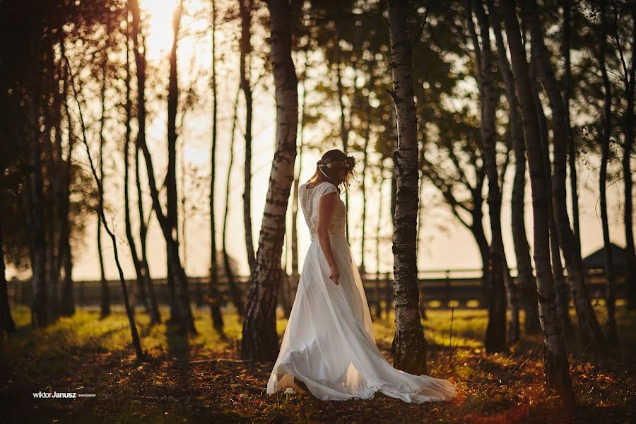 Fotografo di matrimoni Wiktor Janusz (wiktorjanusz). Foto del 25 ottobre 2017