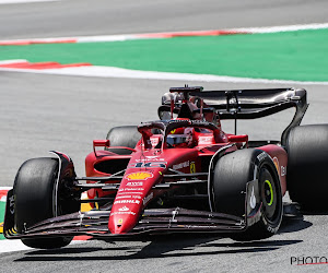 Sainz vliegt in brand, maar Ferrari domineert Verstappen in pittige race in Oostenrijk